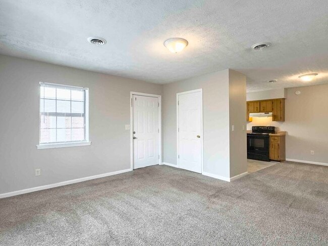 Building Photo - 19-419 Thompsonville Ln