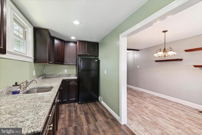 Building Photo - 330 Rively Ave