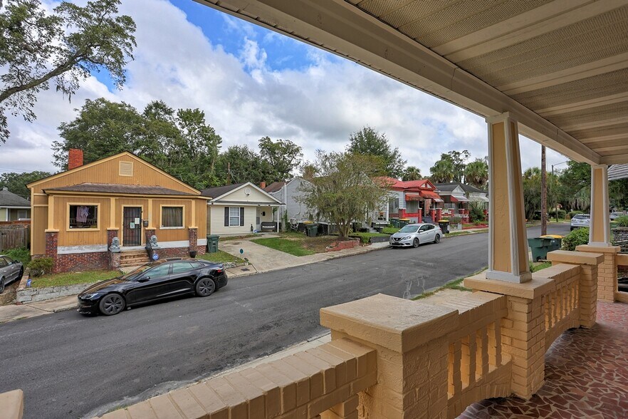 Building Photo - 1023 W 37th St