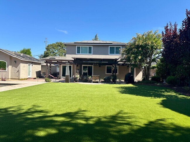 Building Photo - 14421 Lenray Ave