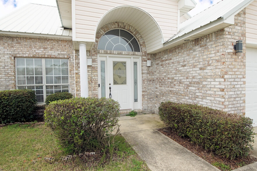 Covered entrance to home - 23 Ruby Cir