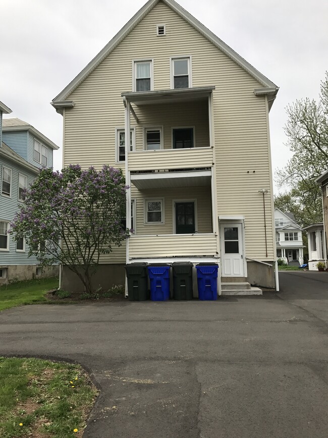 Building Photo - 42 Maplewood Avenue