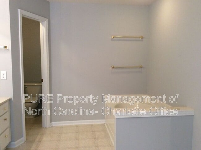Building Photo - 7713 Noland Woods Dr