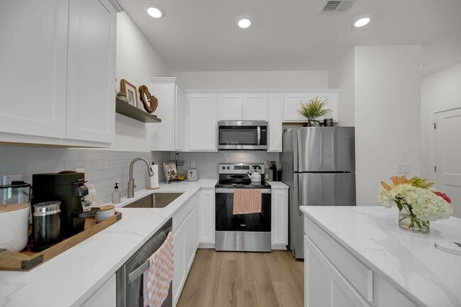 Building Photo - Gorgeous West Ashley Town home!