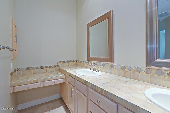 Building Photo - 9311 E Cavalry Dr