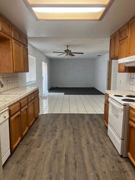 Building Photo - 17495 Melba Dr E