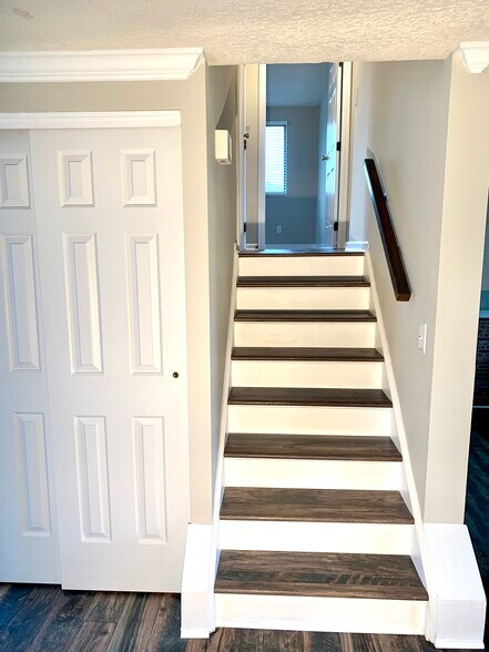 Stairs and Hall - 1891 Fernwood Pl