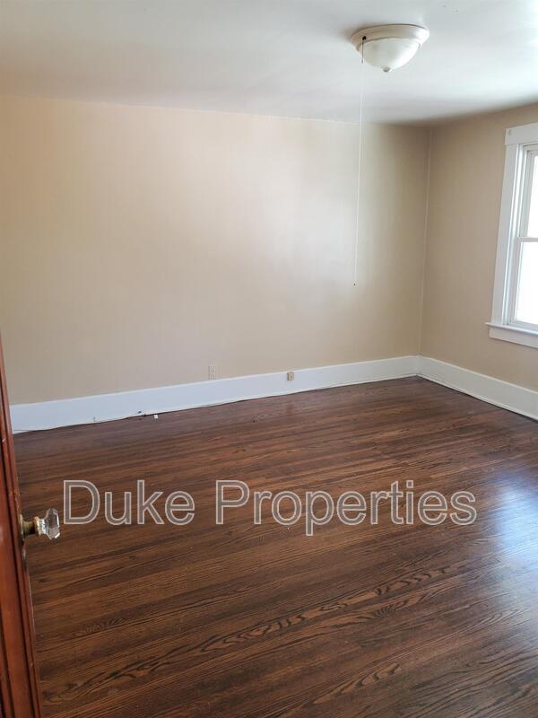 Building Photo - 7 Iroquois St