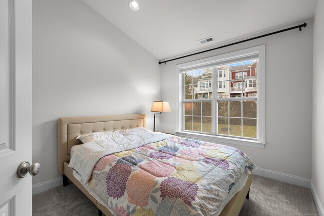 Building Photo - 164 Warrington Round