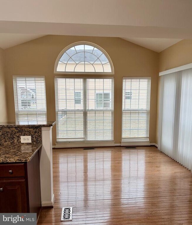 Building Photo - 9330 Birch Cliff Drive