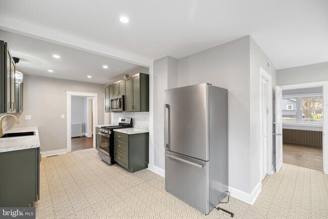 Building Photo - 5123 Crittenden St