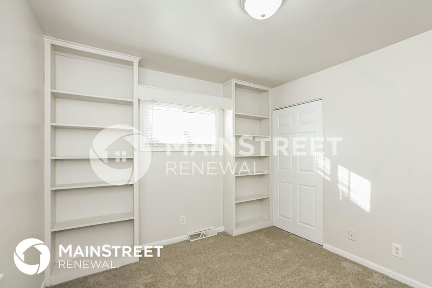 Building Photo - 5225 E 20th Pl