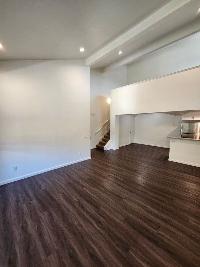 Building Photo - Beautiful 2-Bedroom Condo in Phillips Ranch