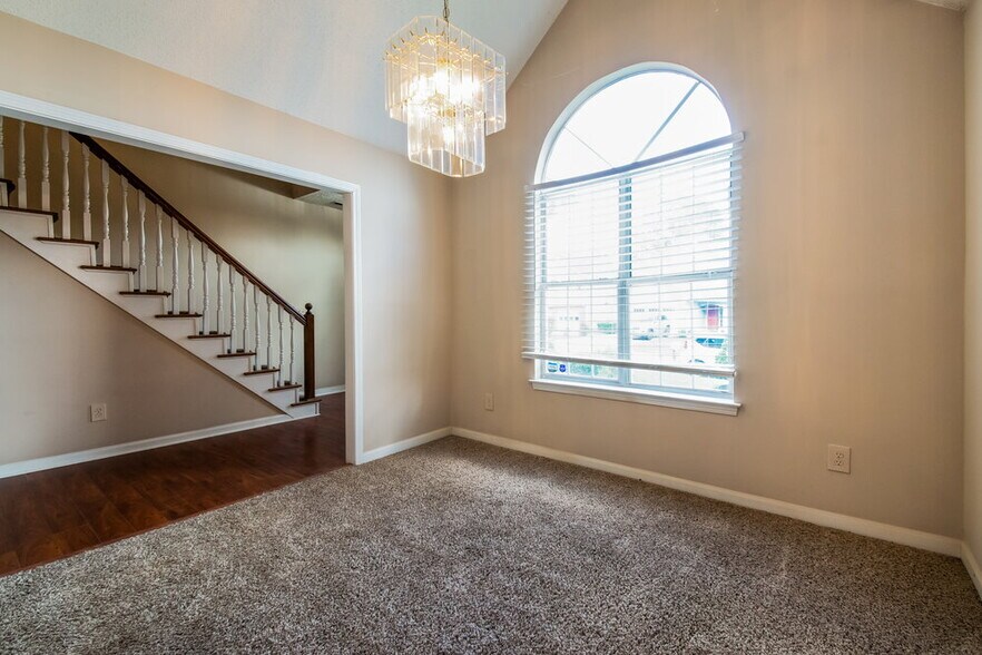 Building Photo - 4713 Vineyard Ct