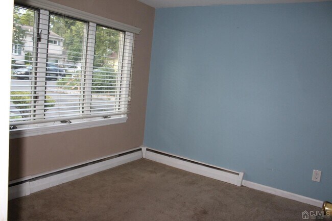 Building Photo - 13 Califon Dr