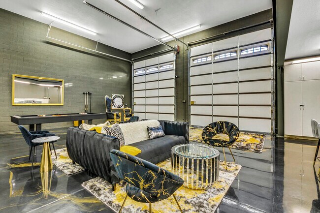 Building Photo - 41370 Sparkey Way