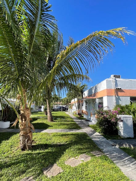 Primary Photo - 11050 Biscayne Blvd