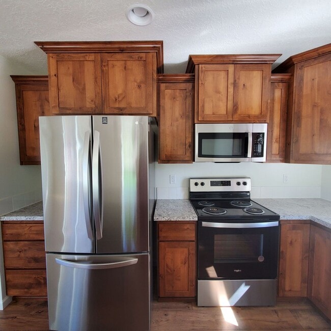 Building Photo - Dog Friendly 3bed : 2.5 bath home w/ Garage