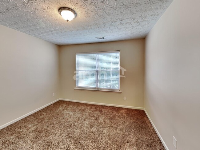 Building Photo - 327 Meadows Ln