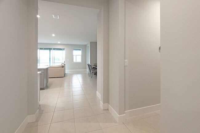 Building Photo - 4 Bed 3 Bath Gem In The Sunstone Community In Wellen Park!!!