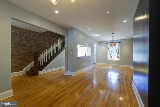 Building Photo - 1123 7th St NE