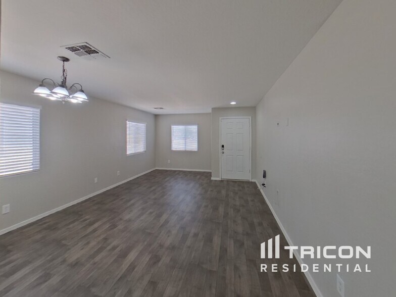 Building Photo - 4102 S 62nd Ln
