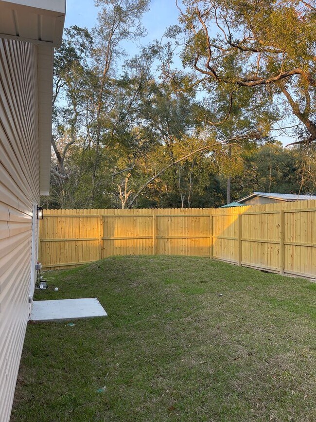 Building Photo - Beautiful New Construction Home