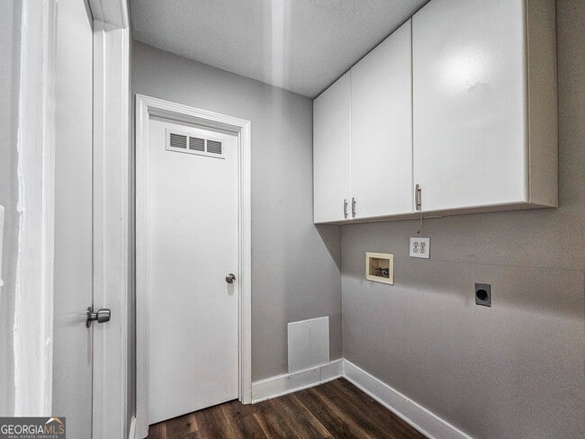 Building Photo - 3006 Stanton Rd SE