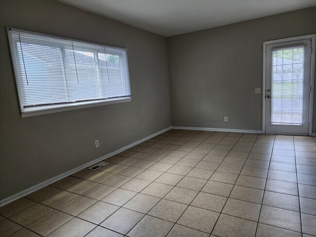 Building Photo - Charming 3 Bedroom Home in Indianapolis with Spacious Layout and Convenient Location!