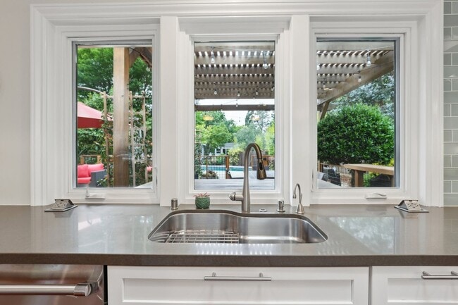 Building Photo - Single-Level Three-Bedroom Retreat in Napa...