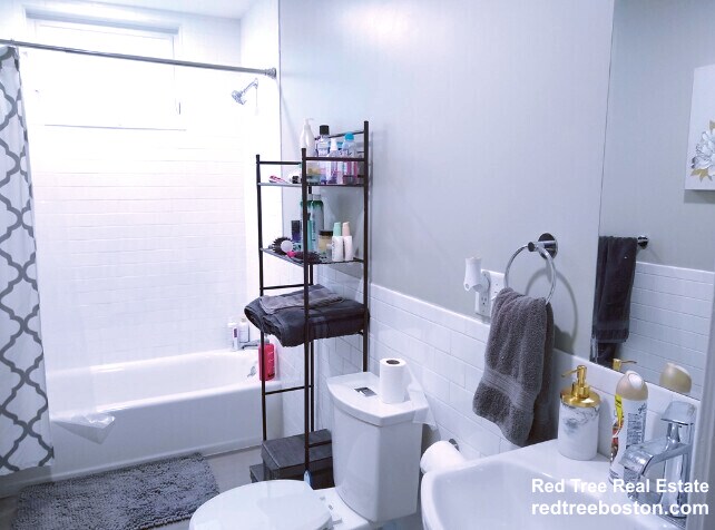 Building Photo - 23 Evergreen St