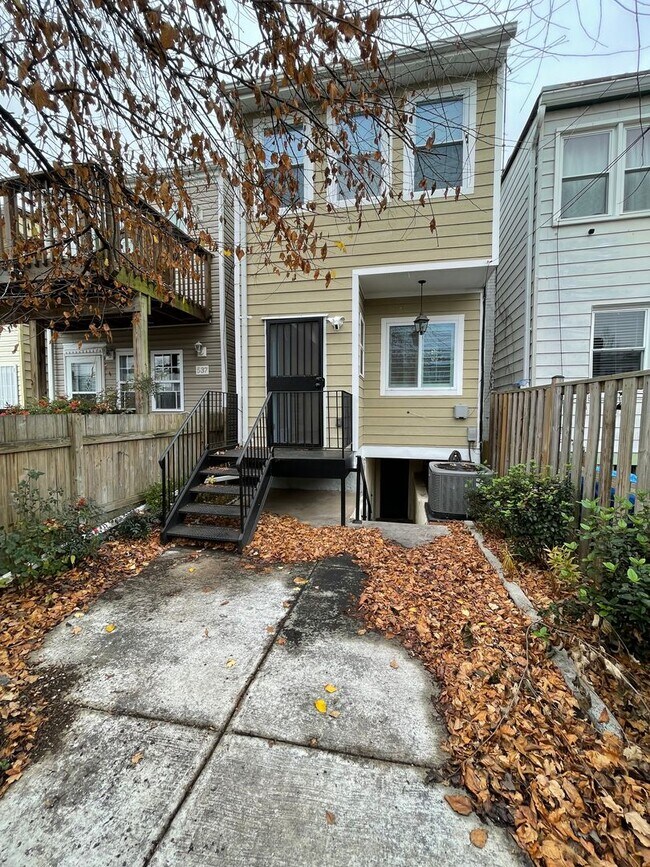 Building Photo - Charming 1928 Row Home for Rent with Modern Amenities — 2 Bedroom 2 Full Bath w/ 2 Half Baths, 2 ...