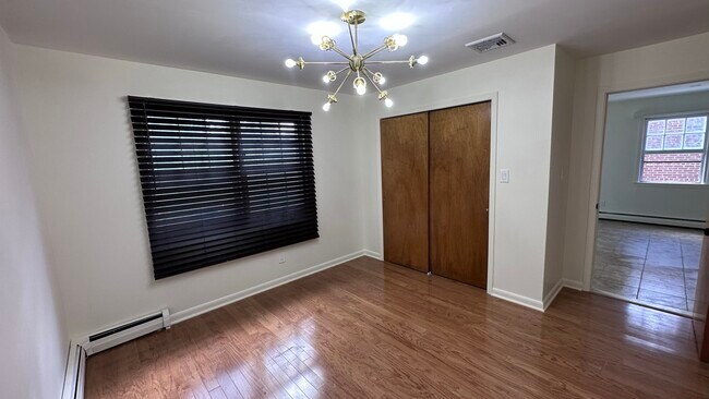 Building Photo - 211 Linden Ave