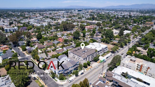Building Photo - 4651 Cahuenga Blvd