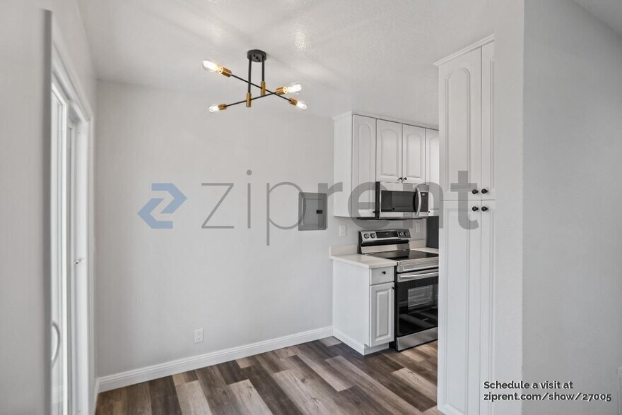 Building Photo - 3385 La Selva St