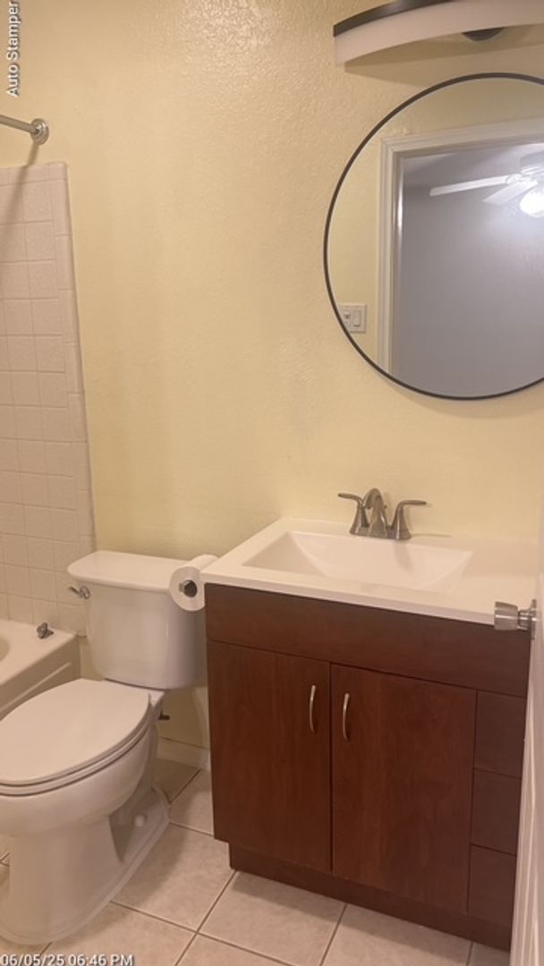 Building Photo - 3900 Glen Knoll Ct