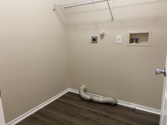 Building Photo - 5123 Fountain Hill