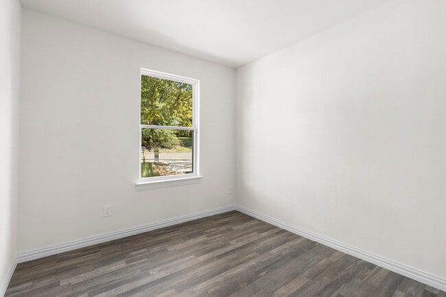 Building Photo - One Month FREE rent!