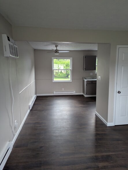 Dining room - 751 S Broad St