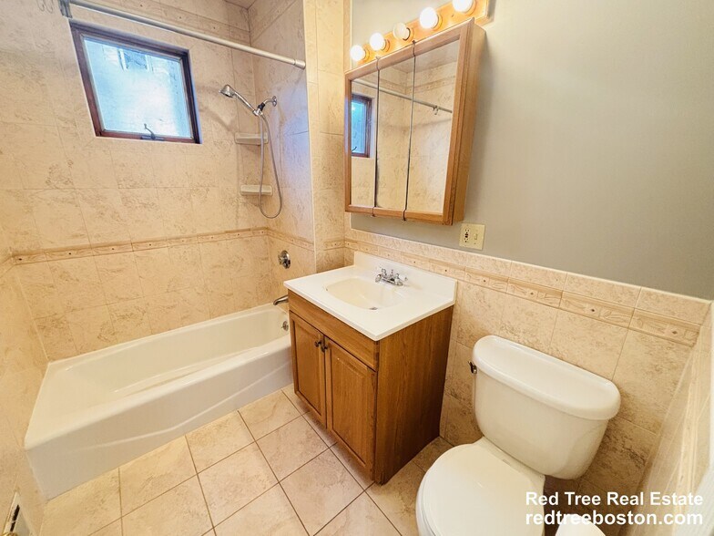 Building Photo - 39 Montfern Ave