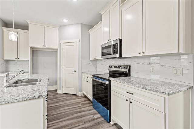 Building Photo - 2308 Bloomfield Dr