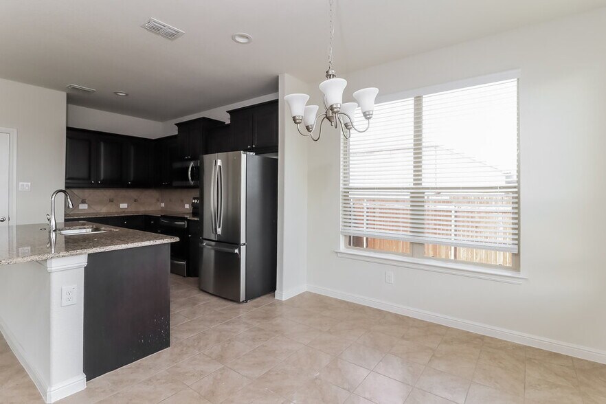 Building Photo - 1001 Doe Meadow Dr