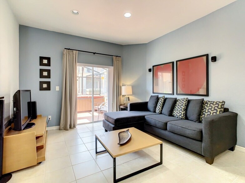 Primary Photo - 2730 Coupe St