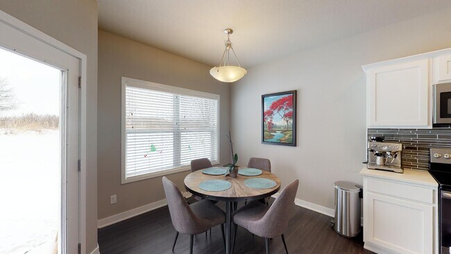 Building Photo - Fabulously Beautiful Townhome in NW Ankeny