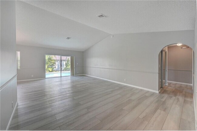 Building Photo - 7743 W Country Club Blvd