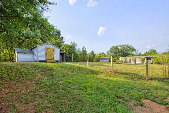 Building Photo - 611 Holston Creek Church Rd