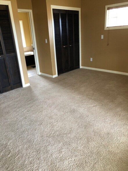 Building Photo - 310 SE Dilke St