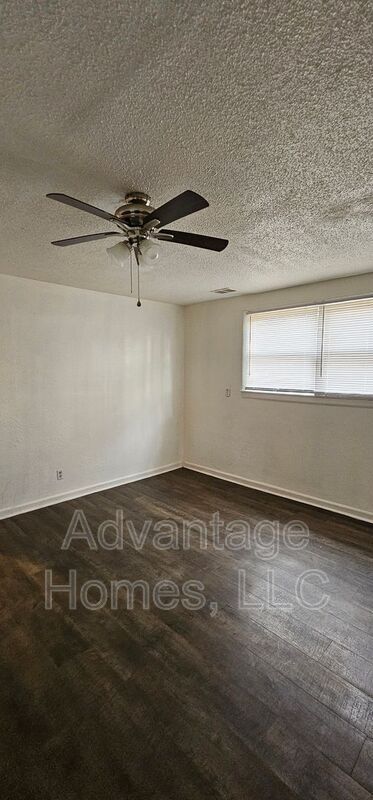 Building Photo - 720-726 N 70th St