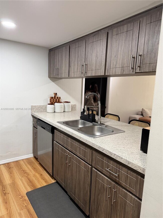 Building Photo - 8120 Geneva Ct