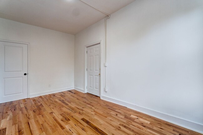 Building Photo - 522 Elm St